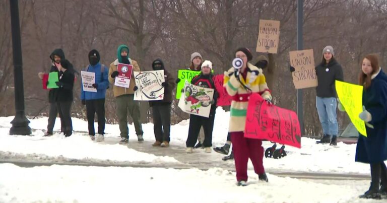 12p-vo-starbucks-strike-wcco6pyw.jpg