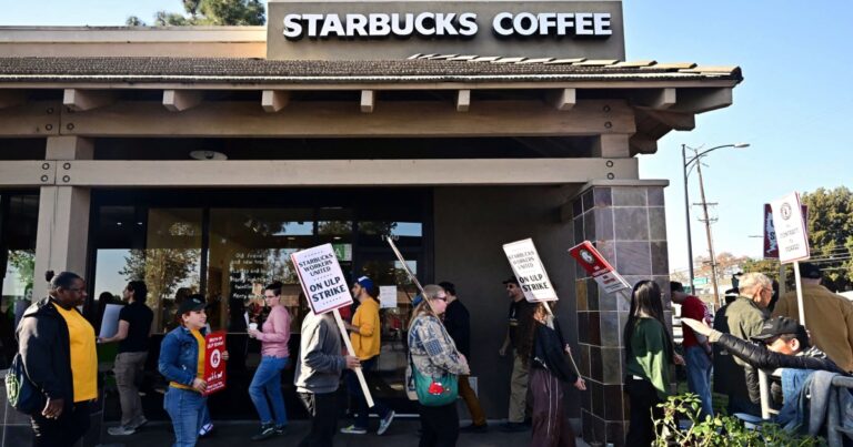 241224-starbucks-barista-strike-al-1100-3fff05.jpg