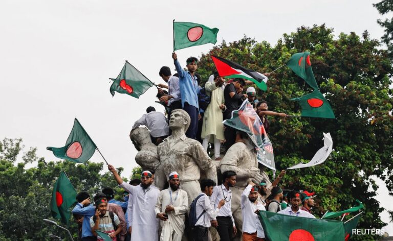 75t4s75_bangladesh-protest-reuters_625x300_12_December_24.jpeg