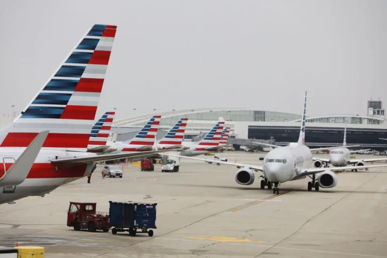 American-Airlines-tails-1600px-jpg.webp.webp